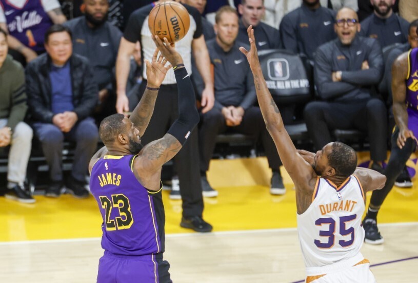 NBA最前线：詹姆斯19胜8负杜兰特