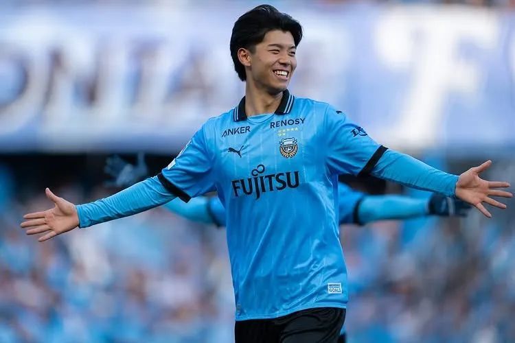 川崎前锋后卫高井幸大加盟热刺