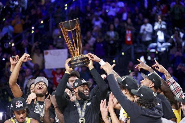 詹姆斯率领湖人夺得首届NBA季中赛冠军
