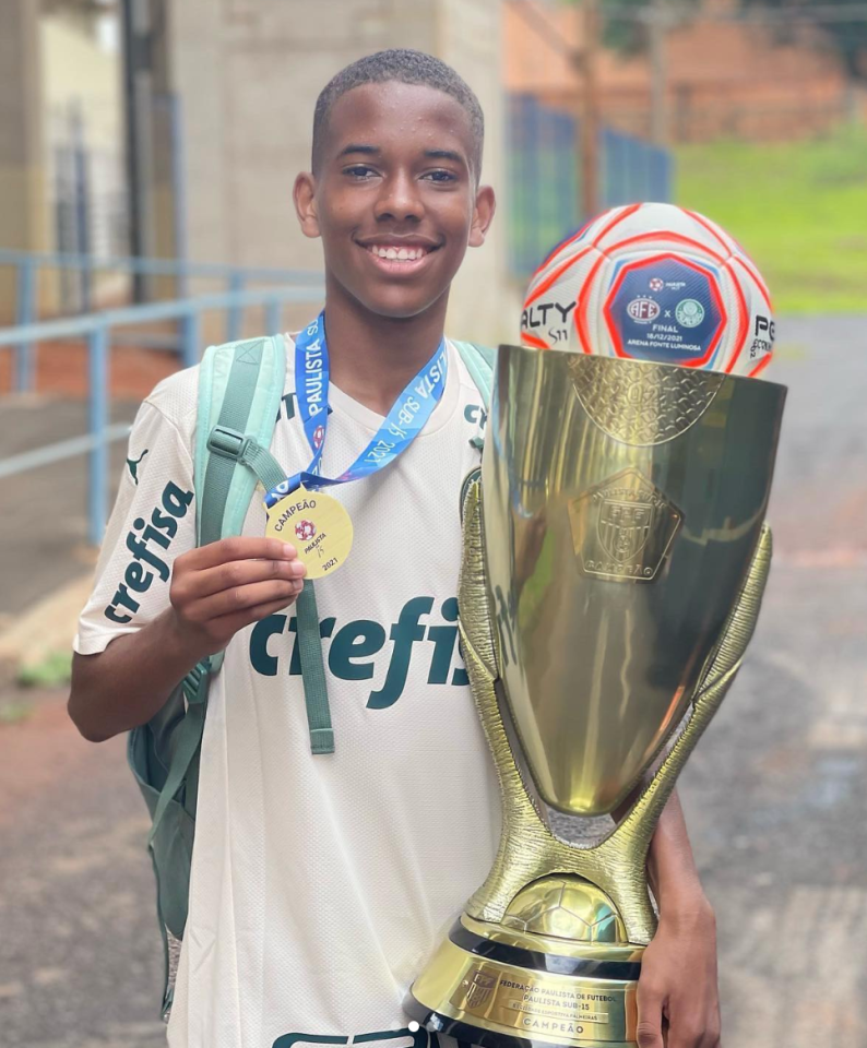 埃斯特旺10岁就签约耐克