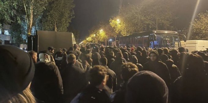 尼斯球迷攻击大巴