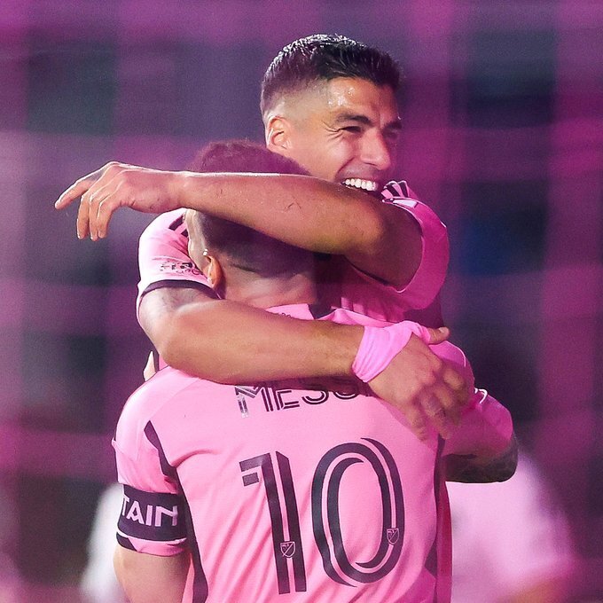 苏亚雷斯与梅西