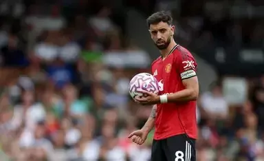 曼联铁人队长倒下