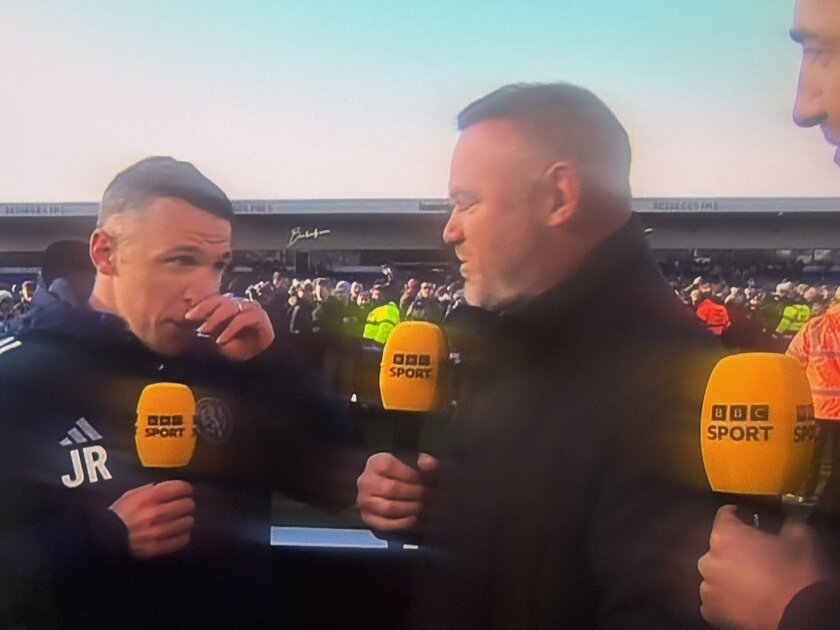 韦恩·鲁尼（右）和他的弟弟约翰·鲁尼（左）