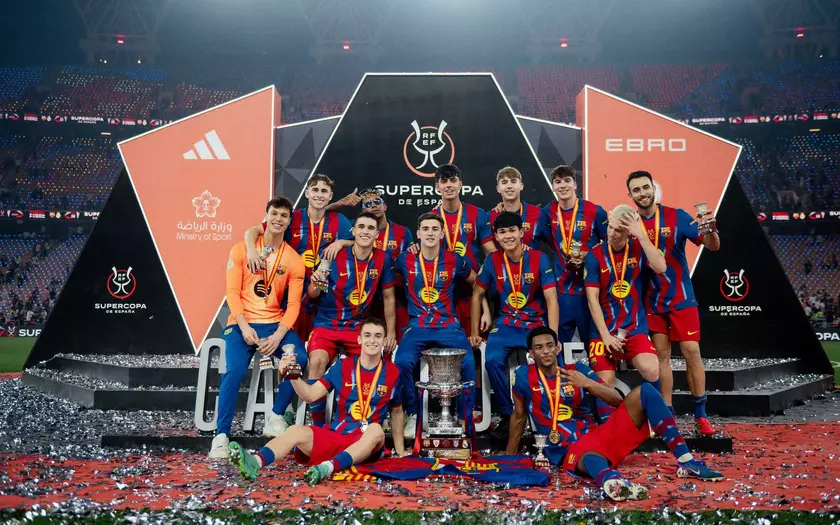 巴萨夺得2026首冠