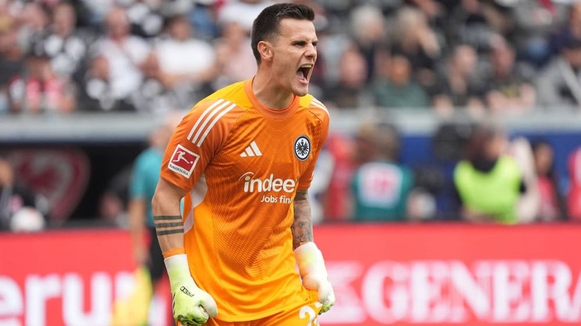 不莱梅上赛季主力门将斯特雷尔