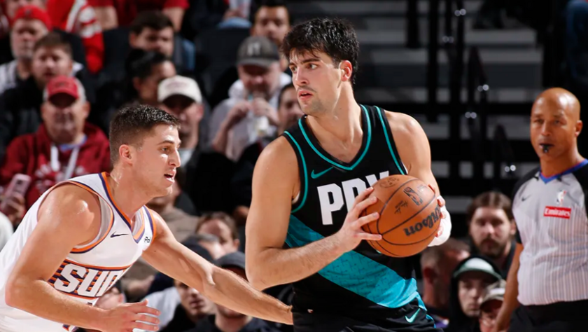 开拓者主将阿夫迪亚