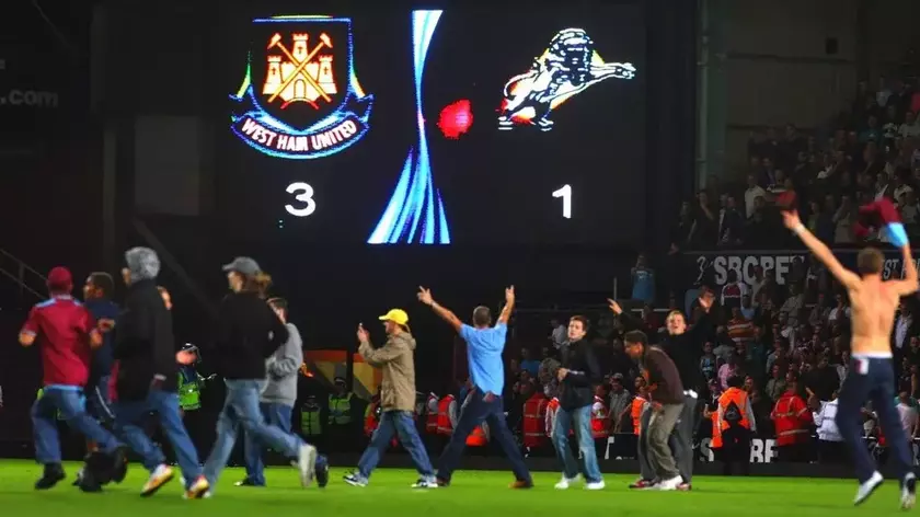 2009年的联赛杯交锋，西汉姆联加时3-1淘汰米尔沃尔