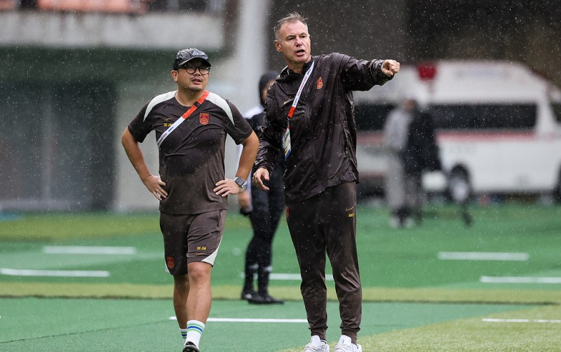 米利西奇在雨战中指挥