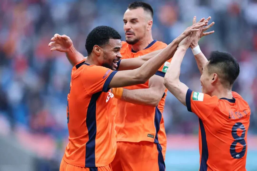 4-1大胜山东泰山中进行庆祝