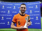 攻防俱佳！官方：德弗里当选荷兰vs土耳其全场最佳球员