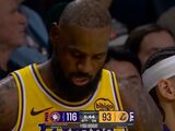 保住纪录要紧！詹姆斯垃圾时间命中三分延续得分上双纪录，随后被换下