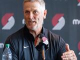 太离谱了！报道开拓者超18年的队记Casey Holdahl被解雇
